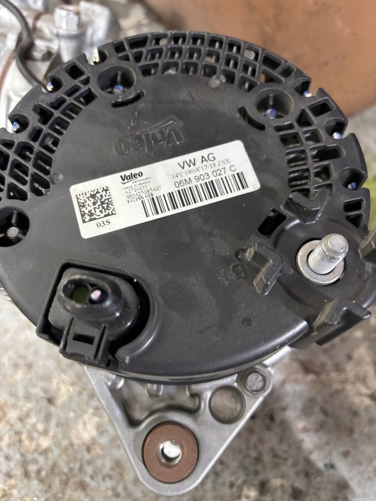 Купити Генератор audi 06m903027m