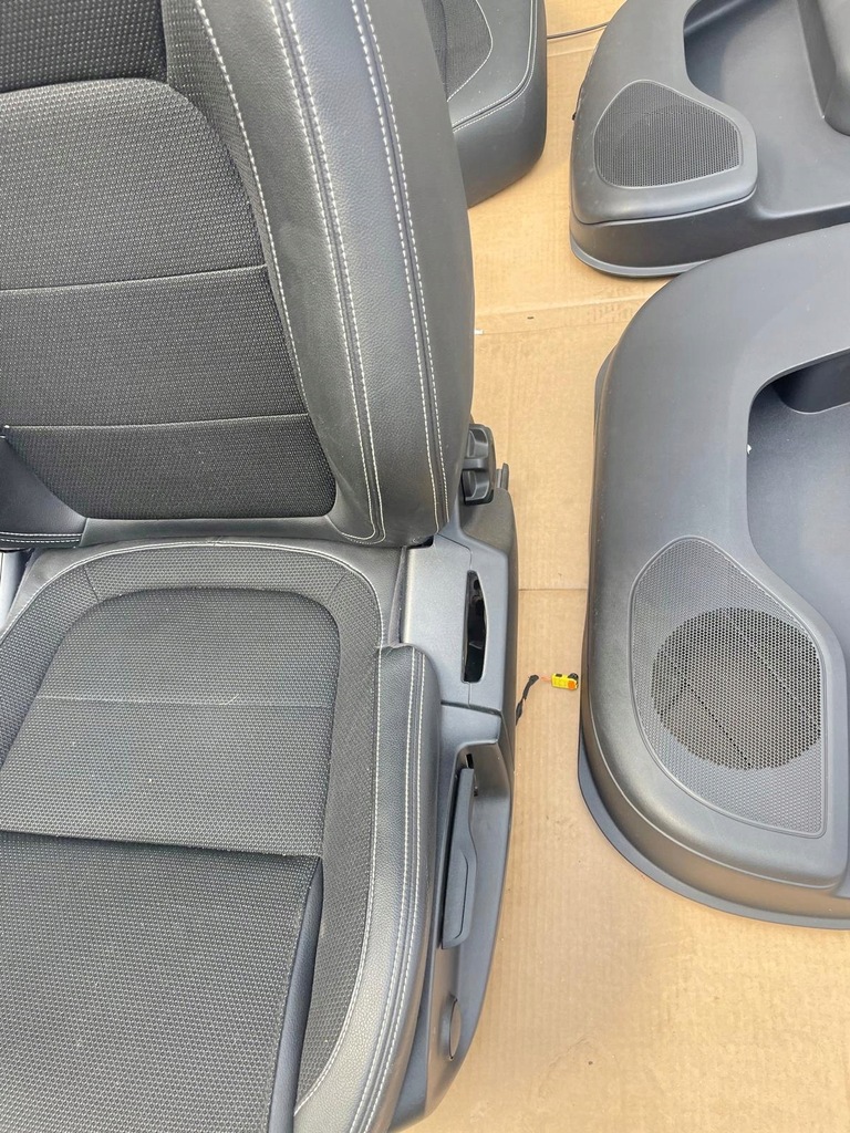 фото №8, Jaguar f-pace x761 r-dynamic сидіння заднє сидіння салон оббивка тунель