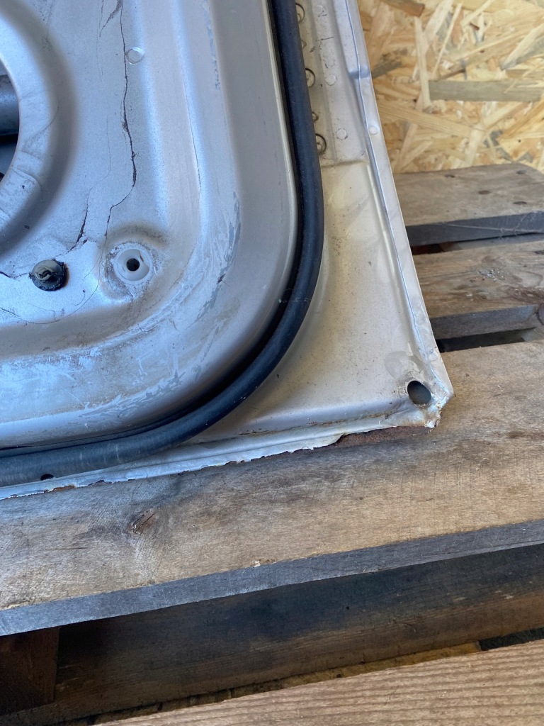 Дверь левое  задняя mercedes ml w163 серебристый с Разборки