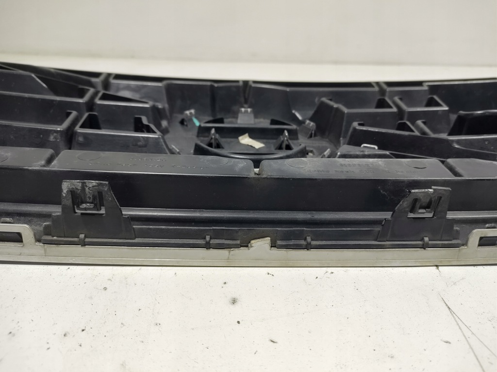 Volvo v40 1.6 d2 14- решётка радиатора решётка радиатора бампера 31353126 в Украине