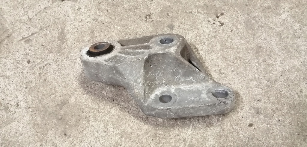 фото №1, Mazda 3 09-13 2.2 mzr-cd кронштейн двигун