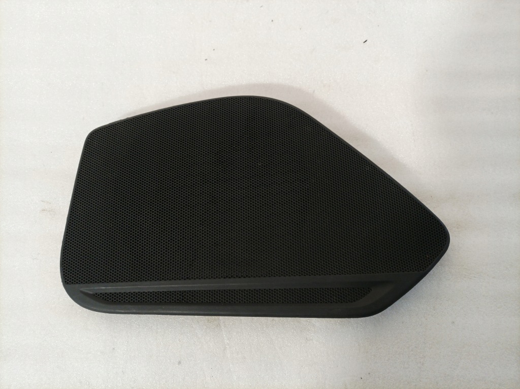 фото №1, Audi a4 b9 накладка динамика правый перед