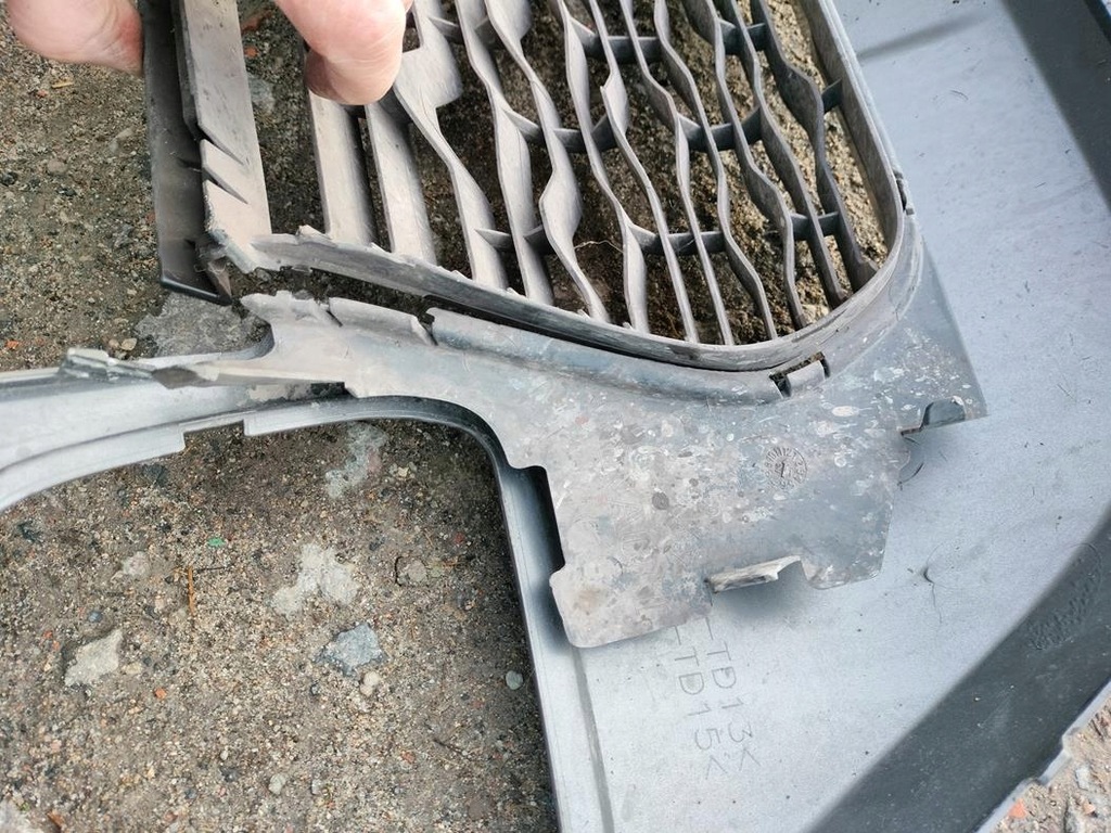 фото №10, Молдинг решітка середня бампера перед dacia duster ii