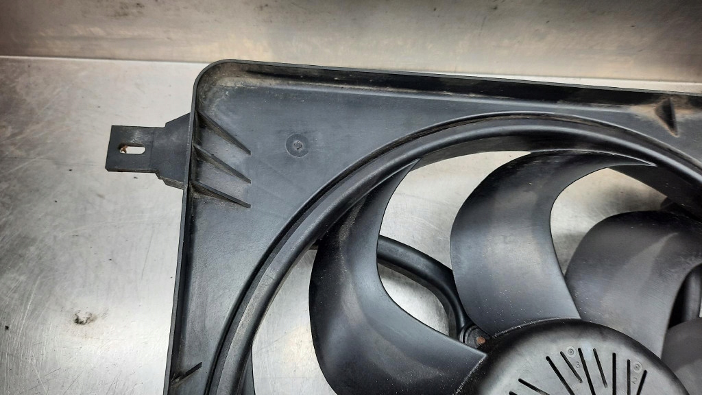 Вентилятор радиатора воды оригинальный номер 31319165 volvo v40 12-19r 1.6 d2 Оригинал