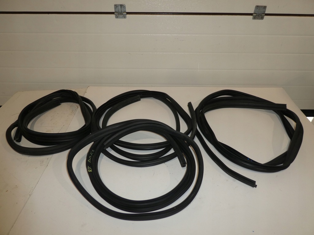 фото №1, Ущільнювачі двері master iii 3 lift 4 iv doka