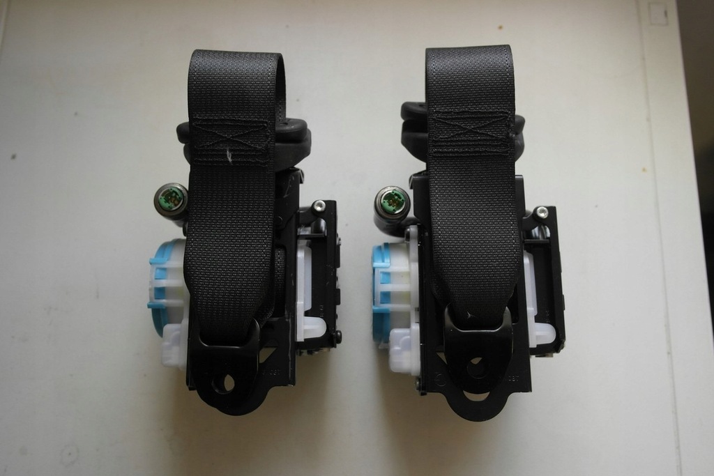 фото №1, Toyota yaris iv 4 pas левый правый задняя pas оригинал ремни комплект