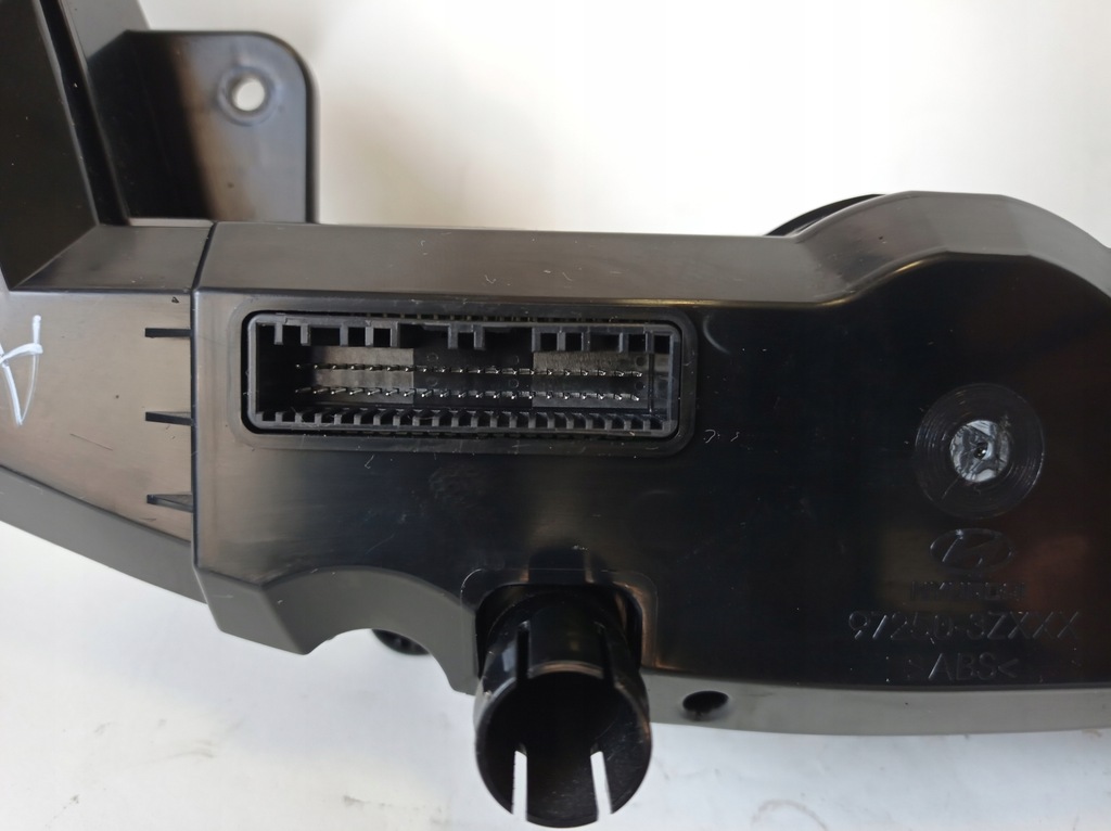 фото №12, Панель кондиционера hyundai i40 97250-3z900