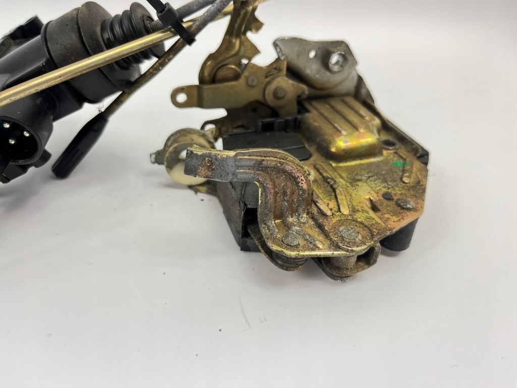 Замок двері правий перед передній пасажира привід тягa mercedes w201 190 Ціна