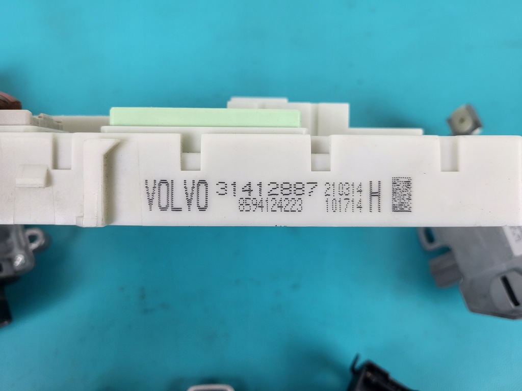 фото №5, Volvo v40 ii d3 14r 2.0 d бортовой компьютер набор стартовый ключ