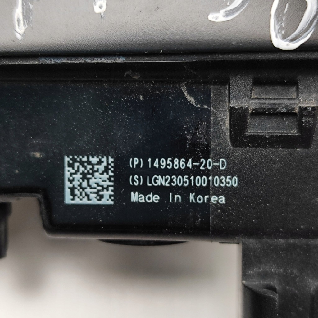 Tesla model y 2022 левая сторона камера на крыле боковой Киев