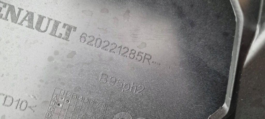 Renault megane 3 рестайлинг  2013- бампер перед оригинал e006 Оригинал