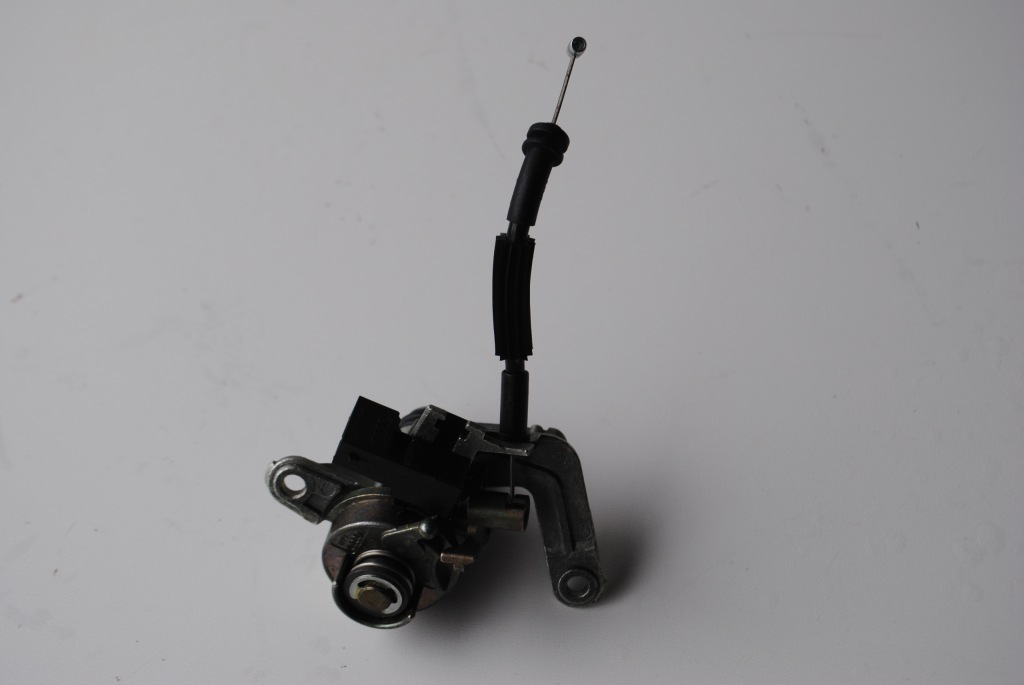 фото №2, Вкладка замка кришки багажника audi a8 d3