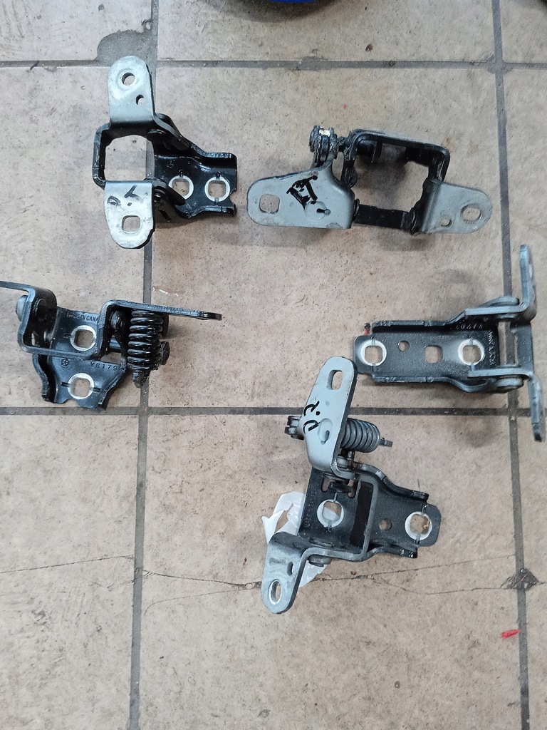 фото №1, Петлі двері dodge ram 14-16