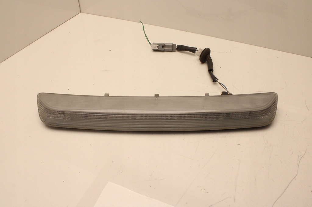 фото №1, Toyota avensis t27 kombi 2009r- третій світло стоп лампа стоп-сигнал