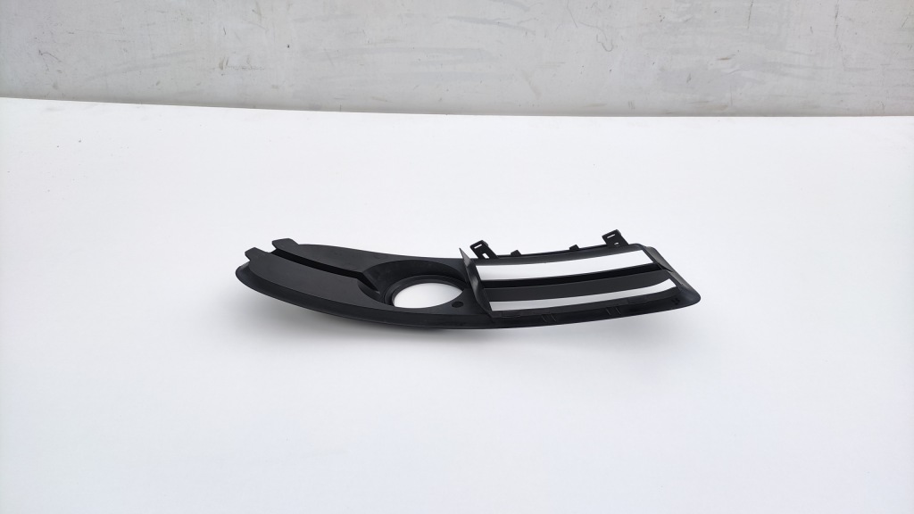 Audi a4 b7 s line 8e0 решітка бампера рамка протитуманної фари ліва перед kr134 Недорого