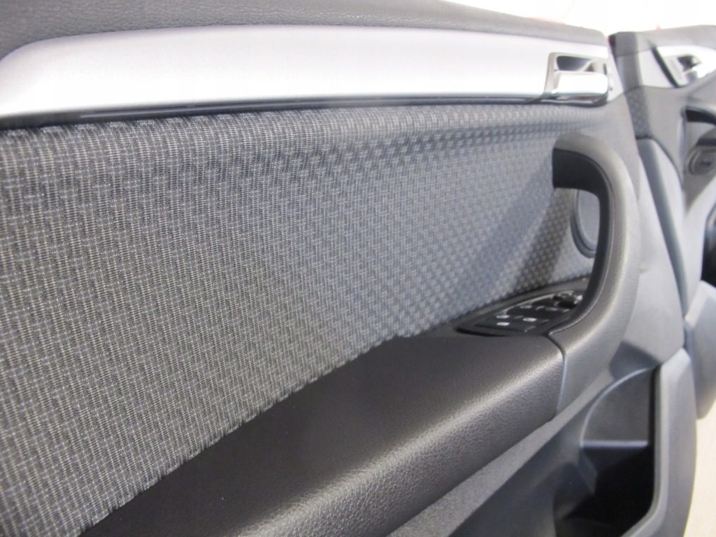 фото №3, Обшивки дверь bmw x1 f48 материал