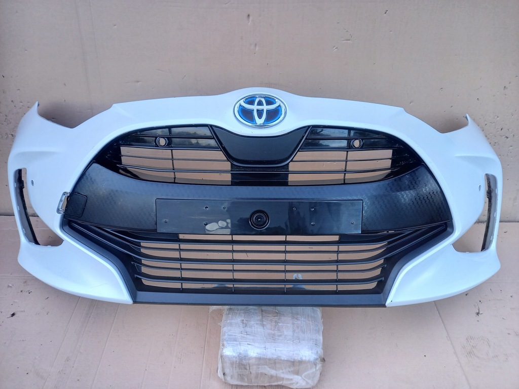 фото №1, Toyota yaris iv 4 бампер передний решётка оригинал!