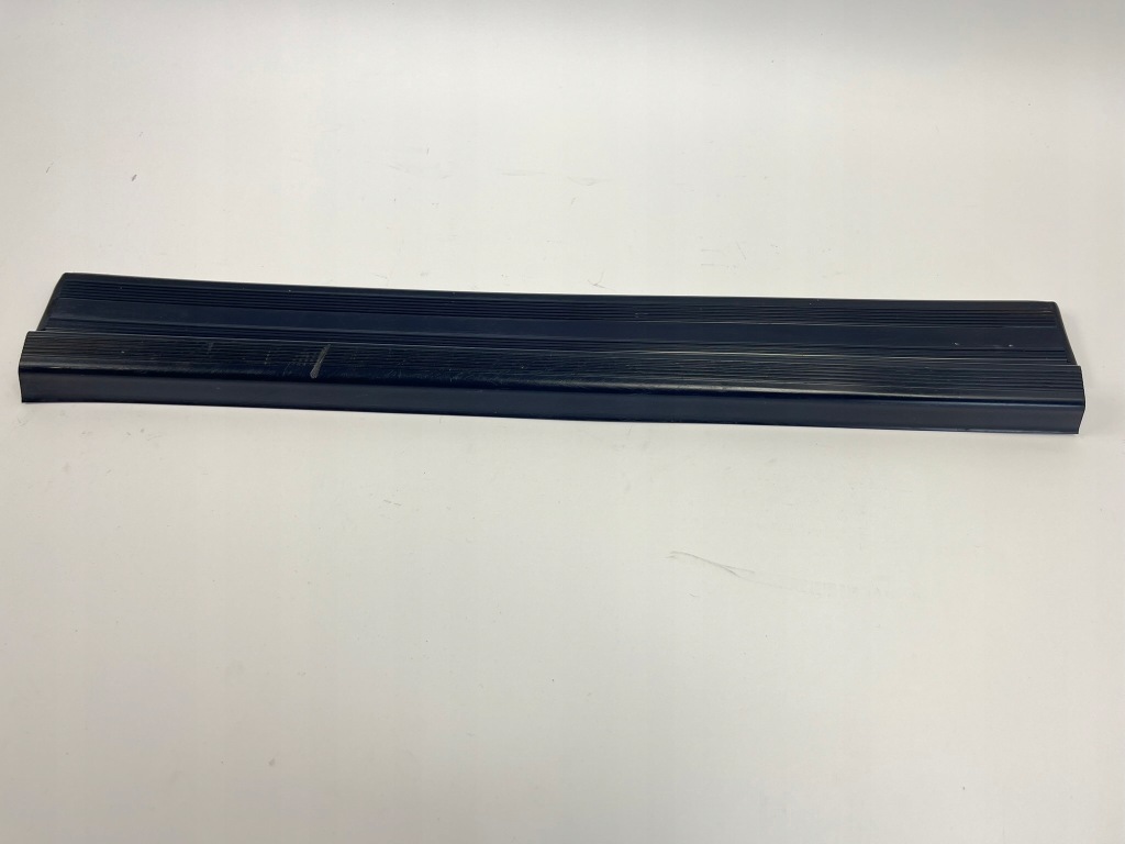 Купити Молдинг поріг накладка поріг mercedes w124 права ліва задній 85-89r niebieski