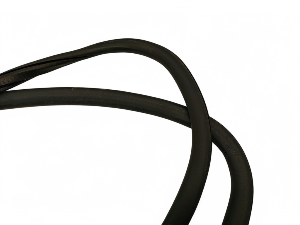 фото №2, Alfa romeo stelvio левая сторона уплотнители