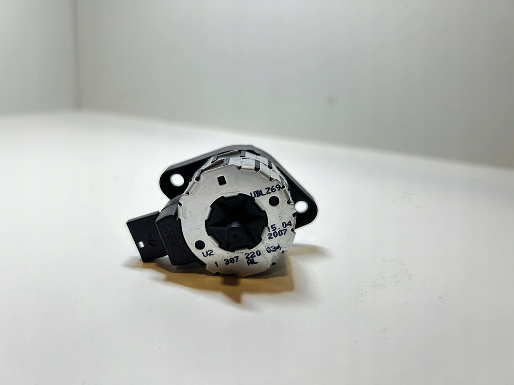 фото №6, 2006 mercedes-benz s w221 моторчик регулювання лампа 1307220034