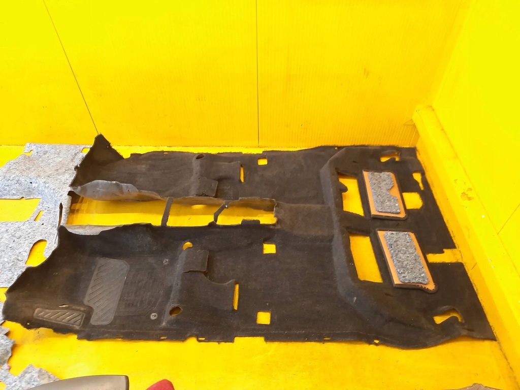 фото №7, Toyota hilux viii 17r. обшивка коврик комплект