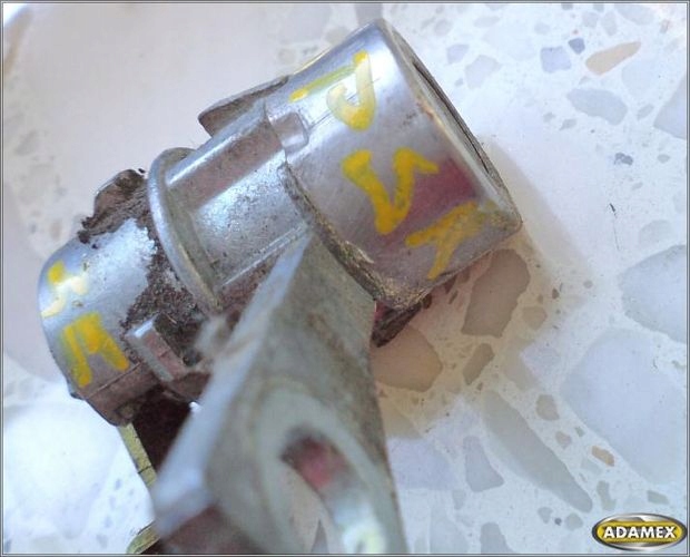 фото №4, Hyundai h200 2.4 99r - вкладка правий середина