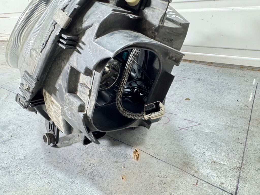 Купити Mini r55 / r56 фара правий ксенон 100061-00