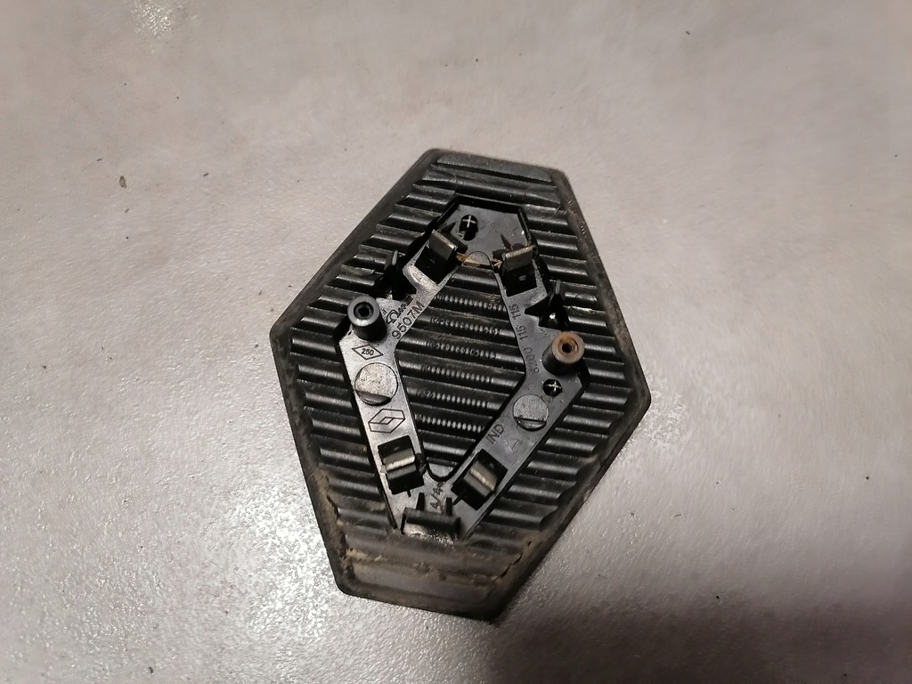 фото №2, Значок эмблема renault scenic ii 8200115115