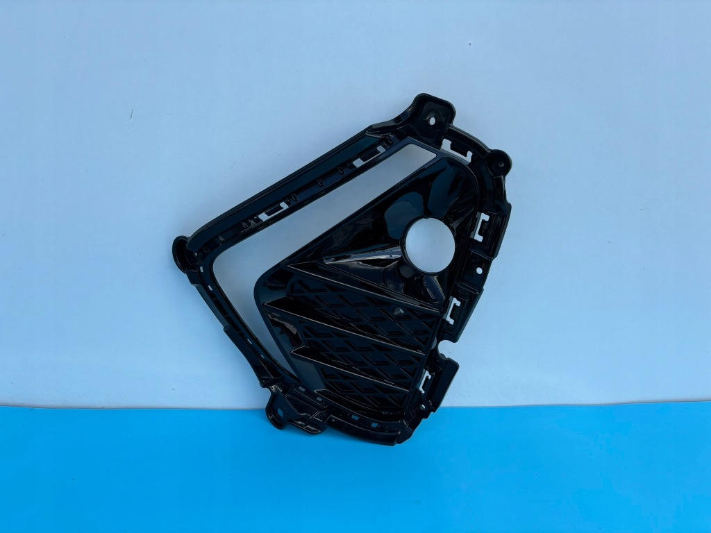 Купити Hyundai tucson n-line рестайлінг  права решітка бампера рамка led k111/fz714
