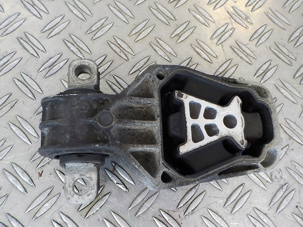 фото №1, Mercedes gla x156 4x4 2.2 кронштейн подушка двигателя