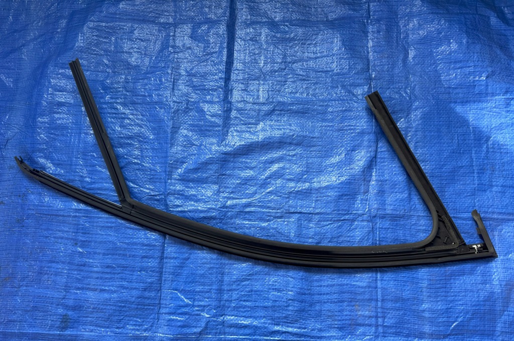 Прокладка дверь перед левый renault megane v e-tech 803310694r Цена