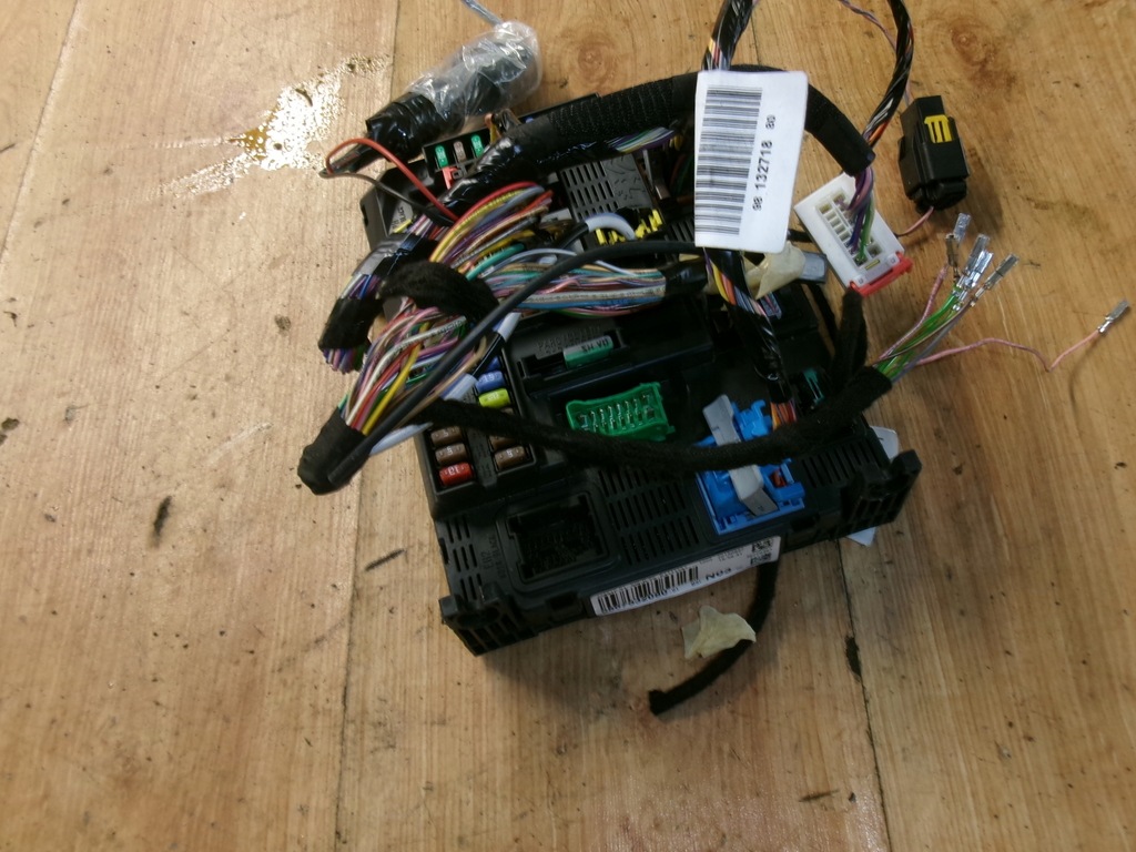 фото №1, Peugeot 208 i коробка модуль bsi 98075320080