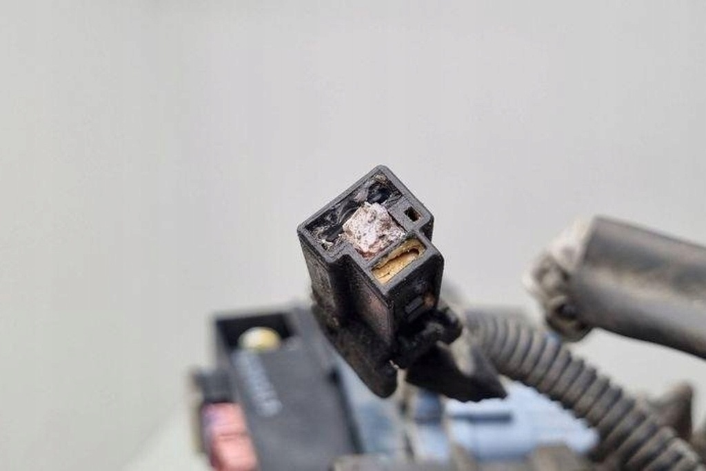 фото №13, Коробка запобіжників nissan navara d22_ 243832s700 2.5l дизель 2001