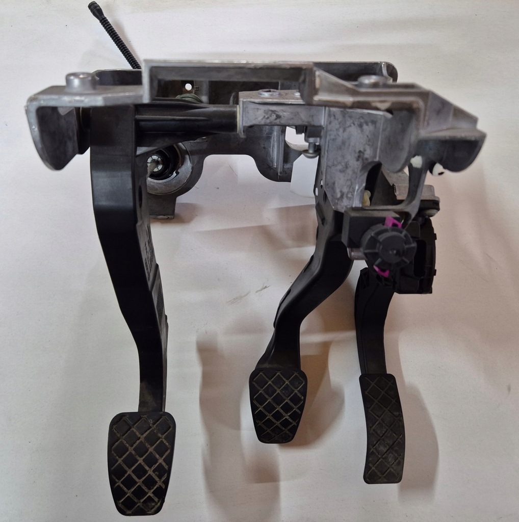 фото №1, Педалі механічний механічна коробка передач audi a4 b6 b7 europa