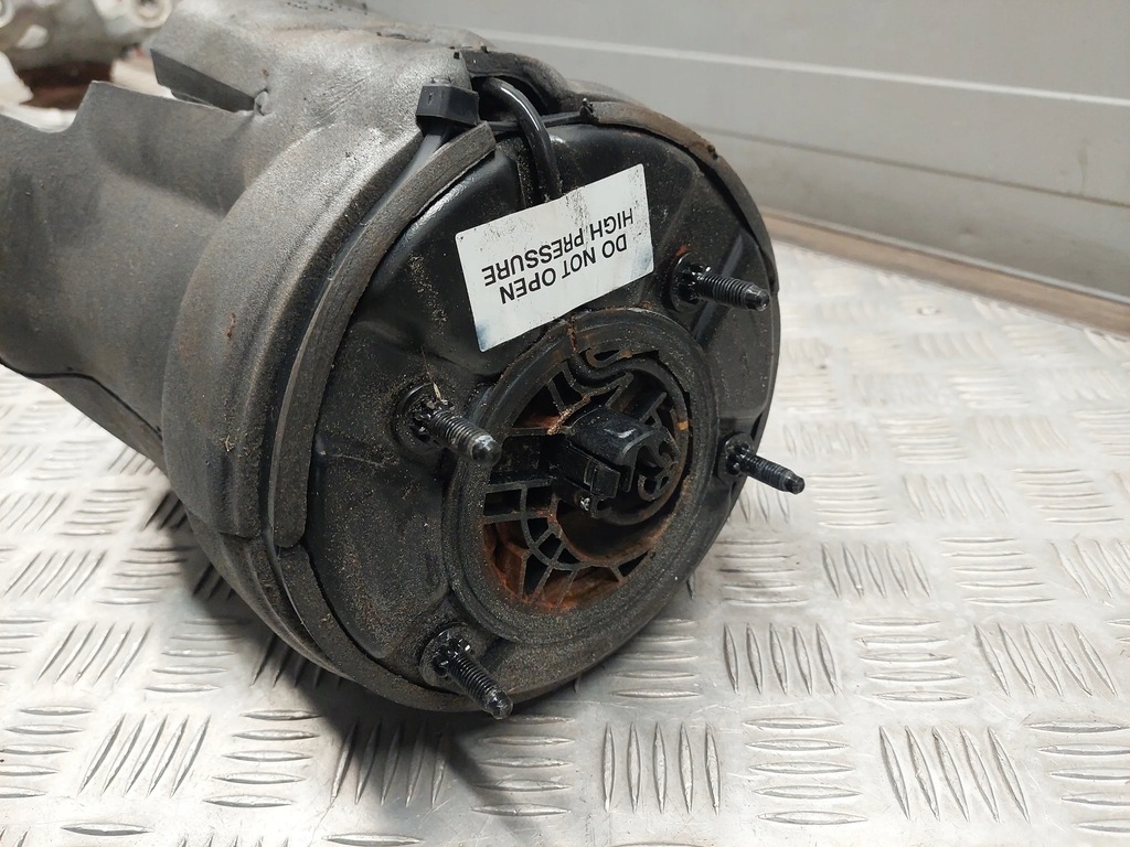 фото №7, Audi a8 s8 d4 4h 2015 задня сторона ліва амортизатор