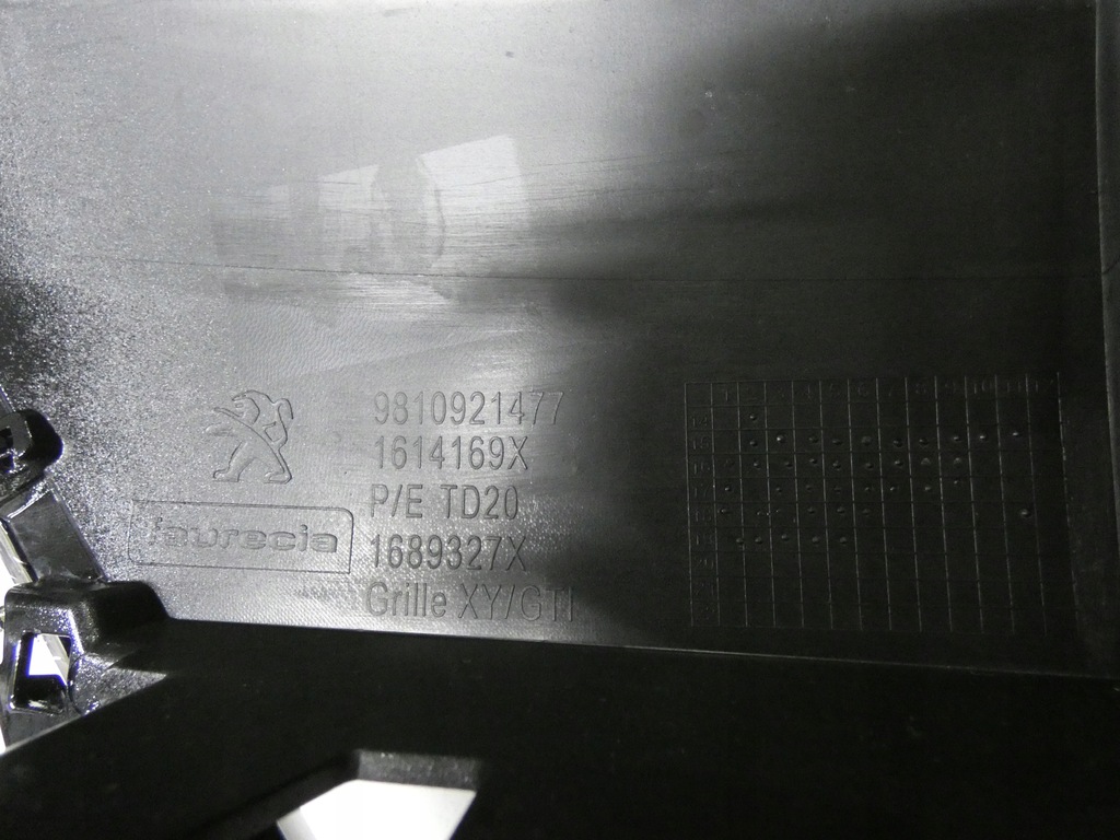 фото №5, Решётка радиатора, решётка радиатора peugeot 208 lift gti