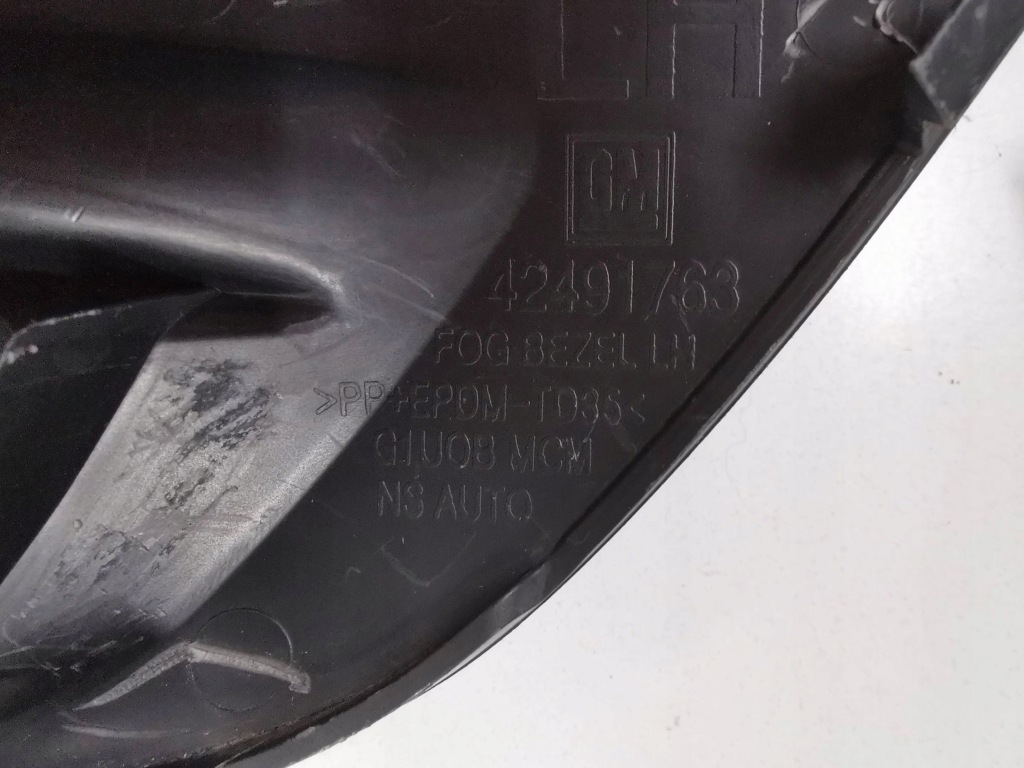 Решётка бампера передний opel mokka x рестайлинг  правая 1 левая 803. с Разборки