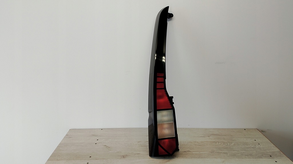 фото №1, Vw caddy iv 2k7 левая лампа задняя задняя идеальное состояние