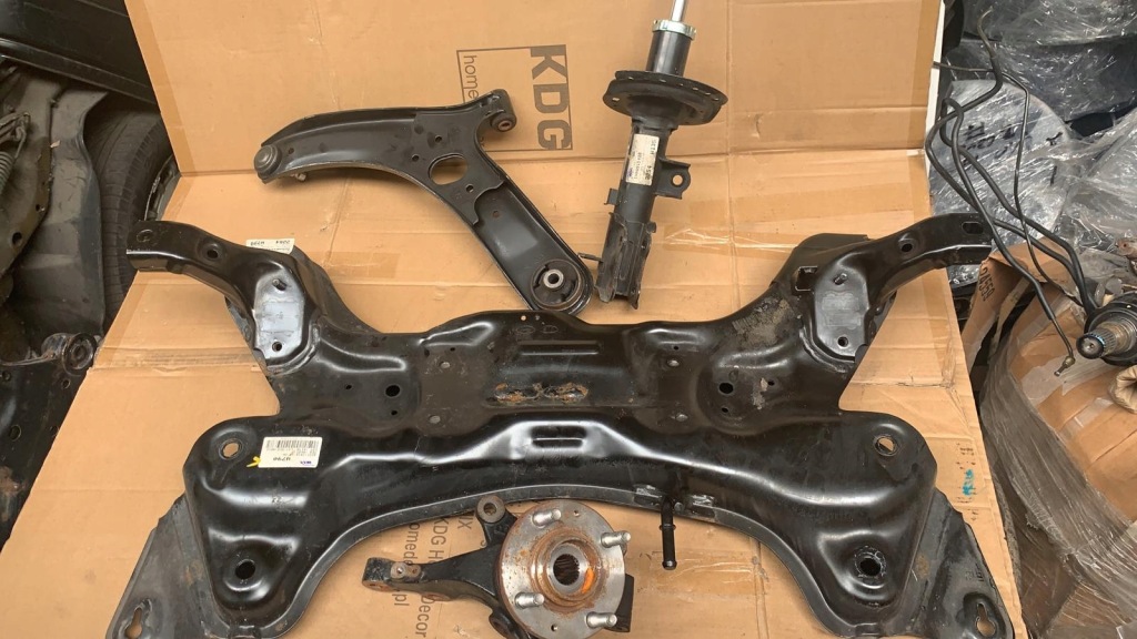 фото №1, Kia rio 2015- подвеска рычаг подрамник правое