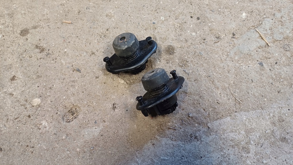 фото №1, Opel crossland отбойник крышки 13212251