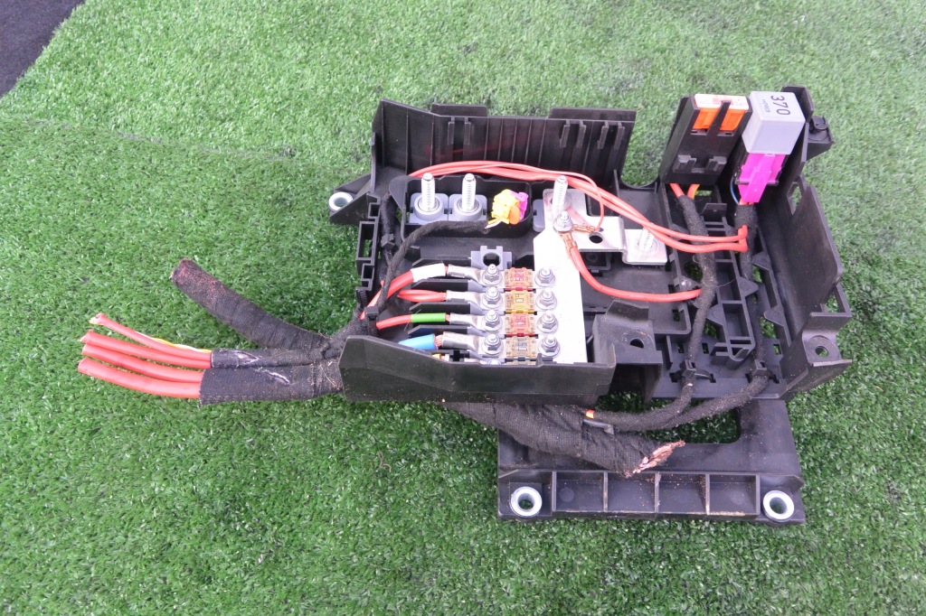 фото №1, Коробка запобіжників корпус audi q7 touareg 4l