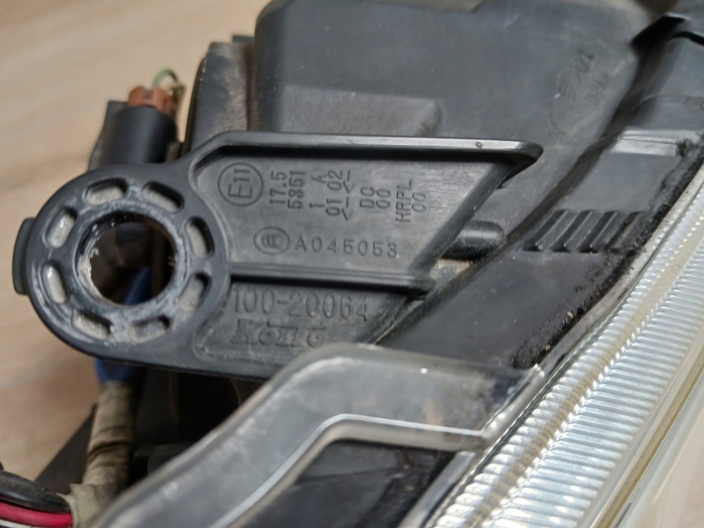 Лампа перед правая ксенон subaru outback 2012 rok Доставка