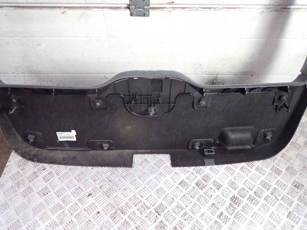 фото №9, Оздоблення кришки багажника volvo xc70 ii 39862990 2.0l дизель 120kw 2015