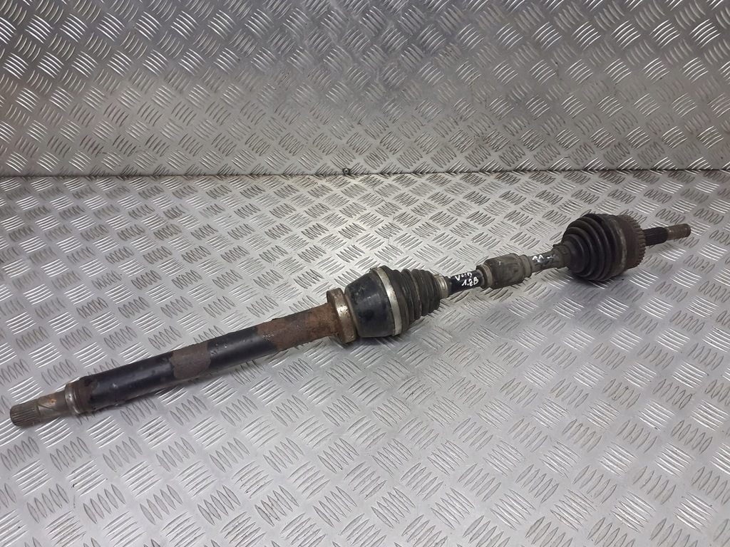 фото №1, Приводной вал правая длинная volvo v40 1.8