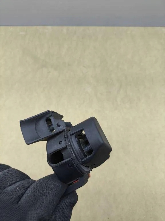 фото №7, Коробка приладова напруги bmw 1 e81 6925712 2.0l дизель 2009