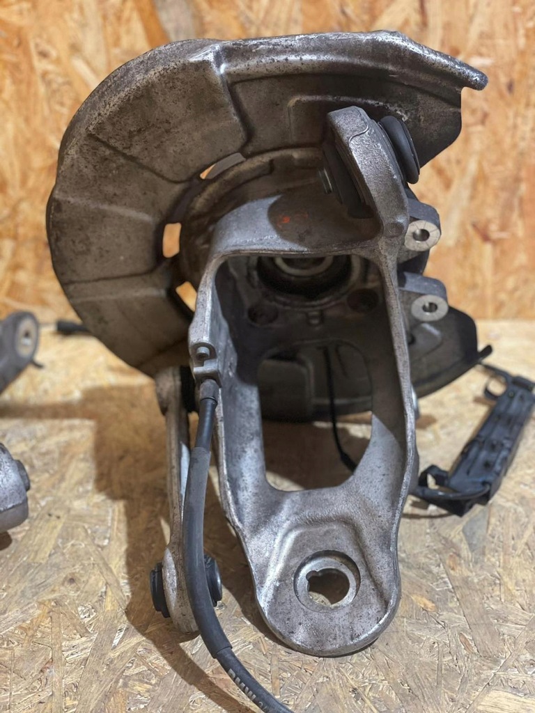 фото №6, Bmw оригинальный номер 6877217 поворотный кулак задняя левая