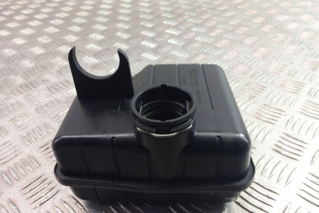 фото №11, Резонатор всмоктуючий bmw 5 f10 8512249 2.0l дизель 2011