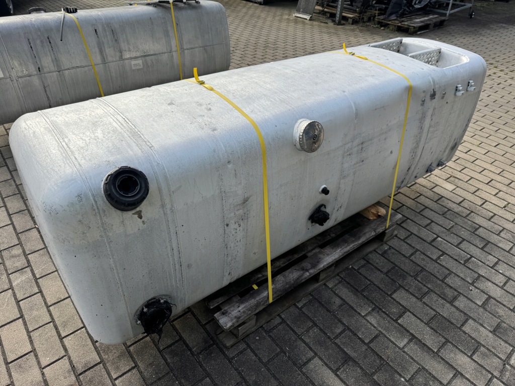 Купити Бак пального adblue 880l mercedes actros mp 4