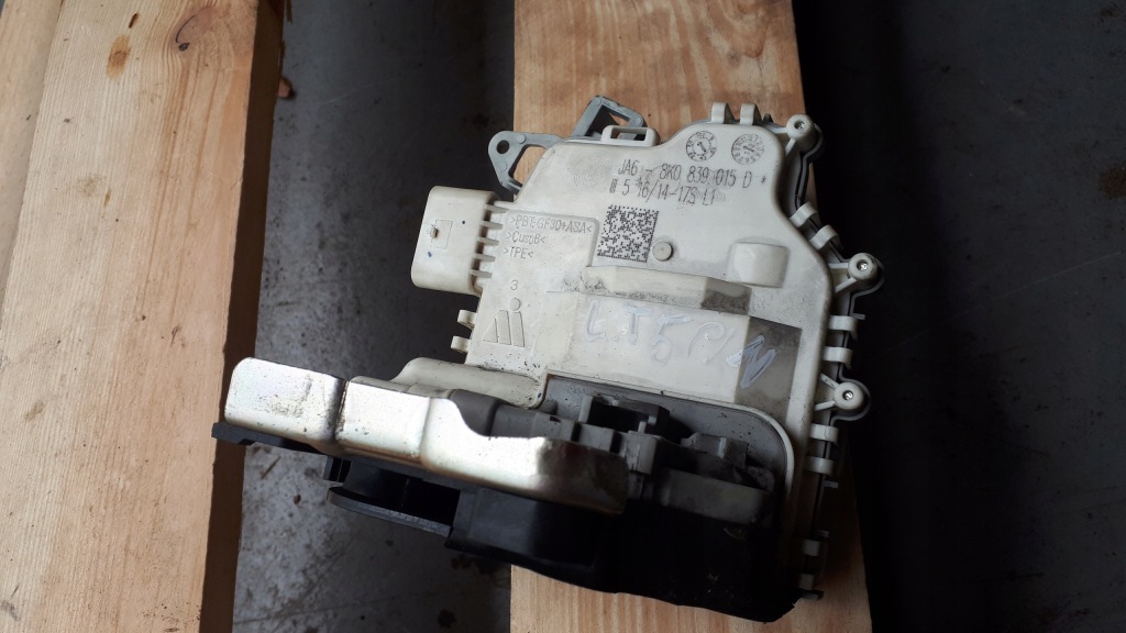 фото №1, Audi оригінальний номер 8k0839015d замок двері