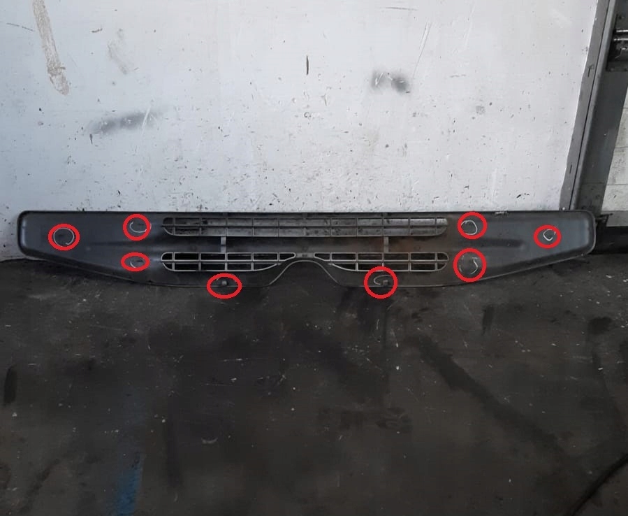 Решітка радіатора решітка радіатора решітка радіатора renault premium 370 dci срібляста Зі Шроту